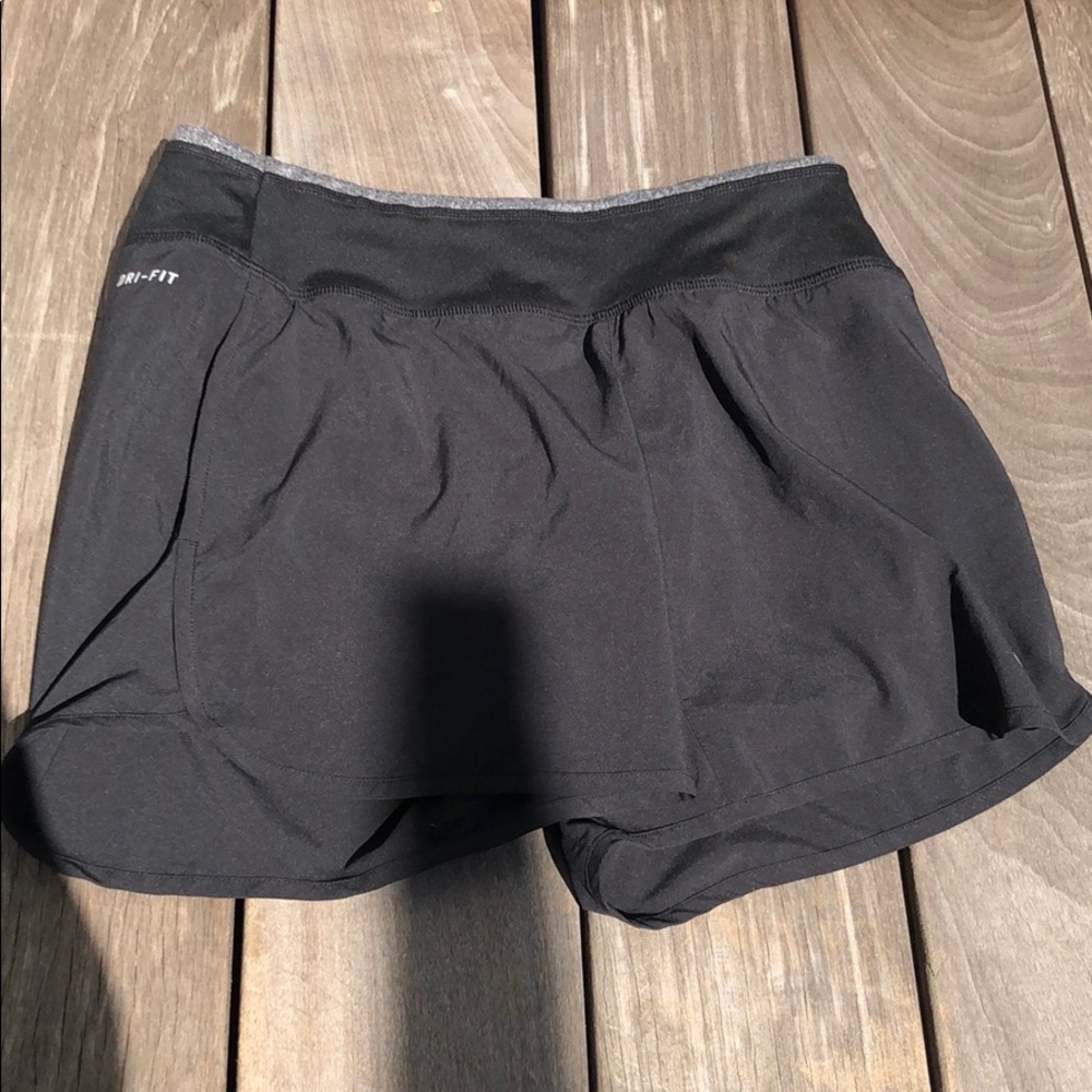 Like new black nike athletic shorts